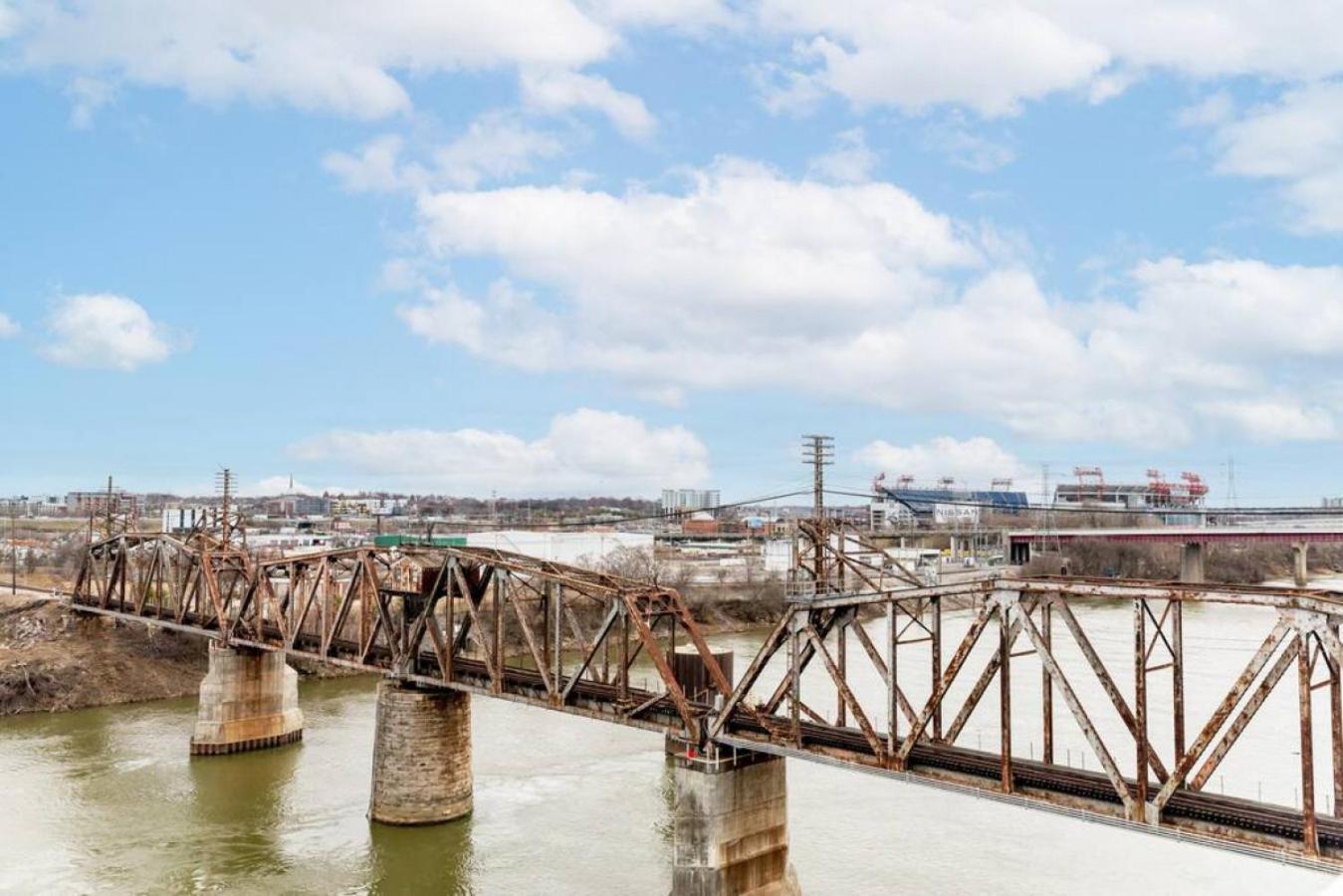 Stunning River View Condo Walk To Downtown Rooftop Patio Nashville Exterior photo